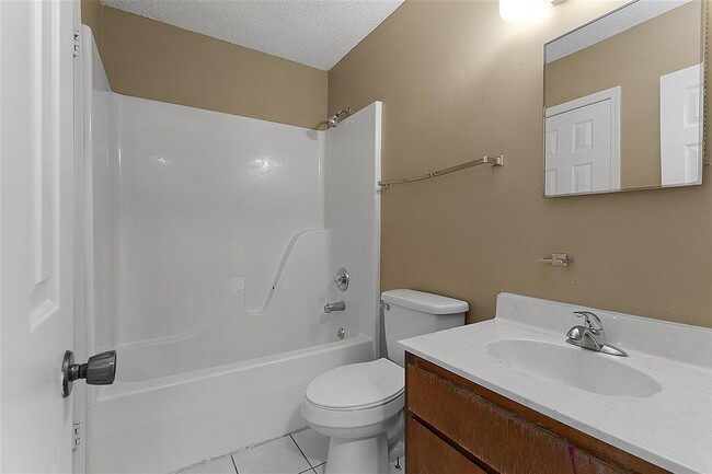 Building Photo - 715 Walker Rd