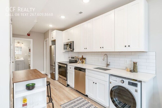 Building Photo - 2825 W Girard Ave