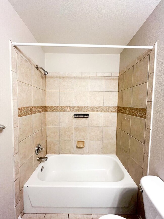 Building Photo - 1213 Cinch Dr