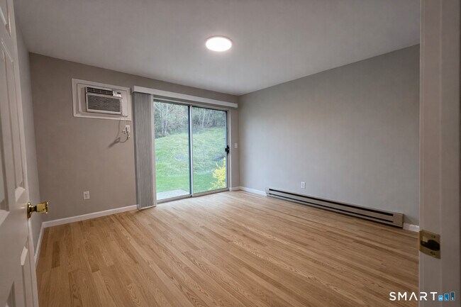 Building Photo - 103 Willow Springs