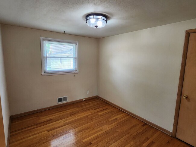 Building Photo - 4021 Harding Rd