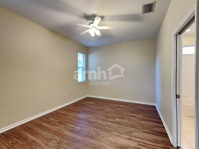 Building Photo - 15238 Searobbin Dr