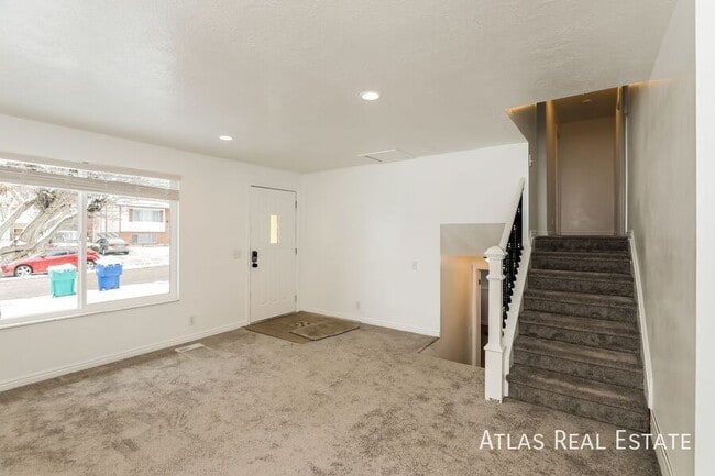 Building Photo - 785 E 650 S