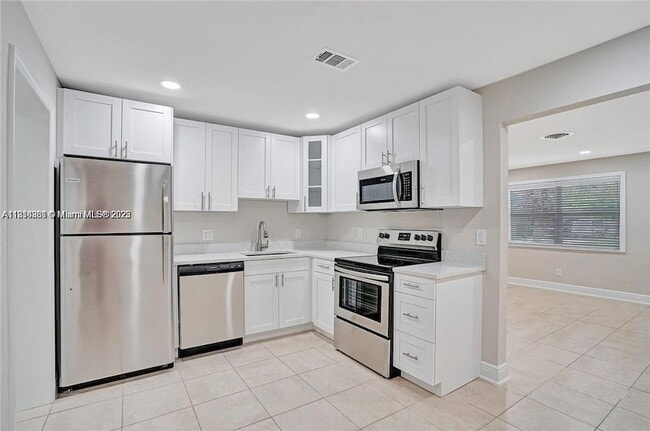 Building Photo - 9457 SW 52nd Ct