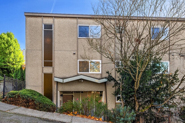 Building Photo - 303 N 44th St