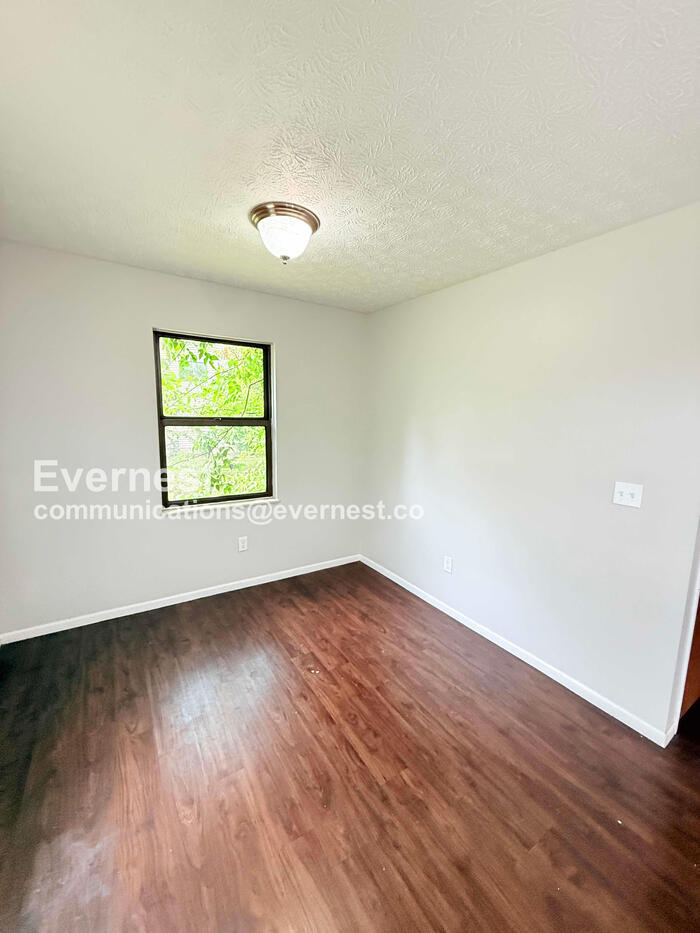 Building Photo - 1889 Laramie Dr