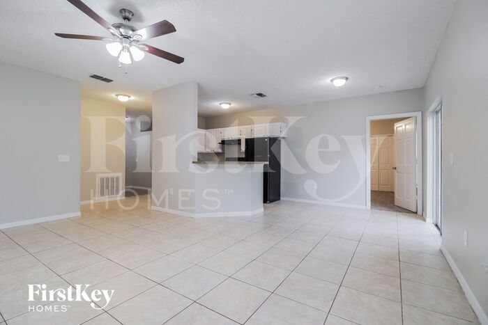 Building Photo - 1205 Schumann Dr