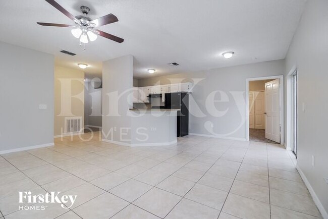 Building Photo - 1205 Schumann Dr