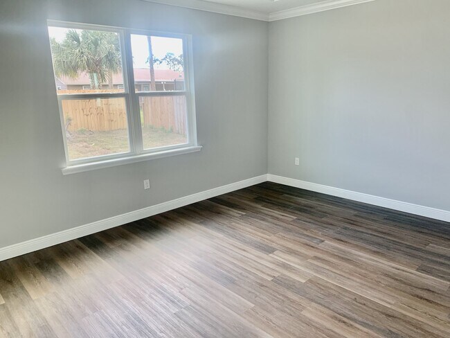 Building Photo - "Spacious 4-Bedroom 3-Bath with In-Law Suite & Granite Finishes in Palm Bay!"