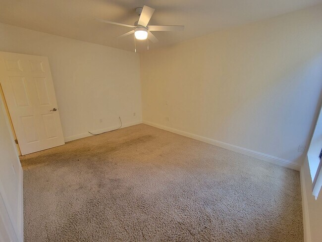 Building Photo - Stylish 2 Bed 1 Bath Midtown Apartment
