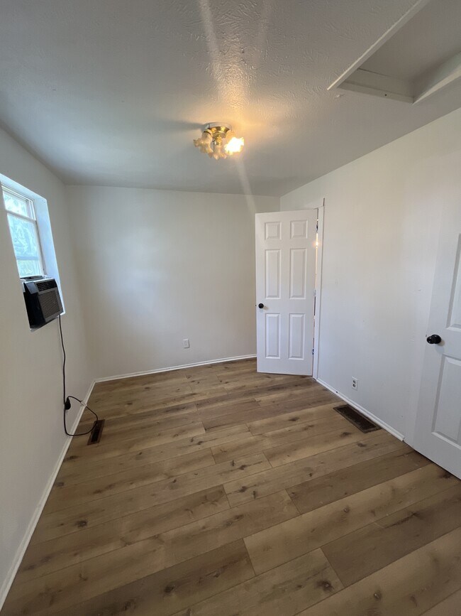 Building Photo - 507 Fir St