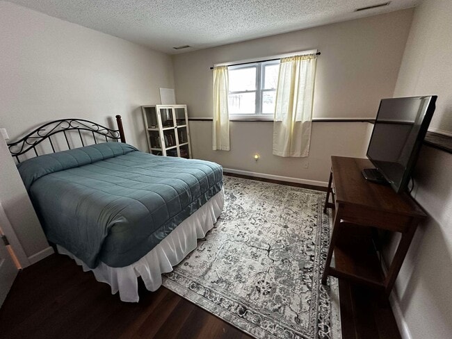 Building Photo - 3 Bedroom, 2 bath home for rent in Waynesville