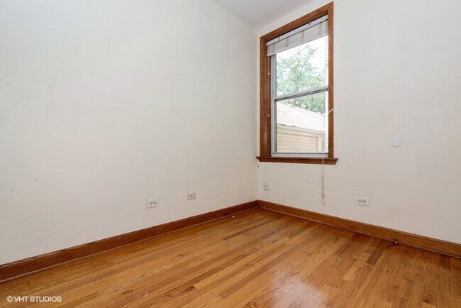 Building Photo - 819 S Carpenter St