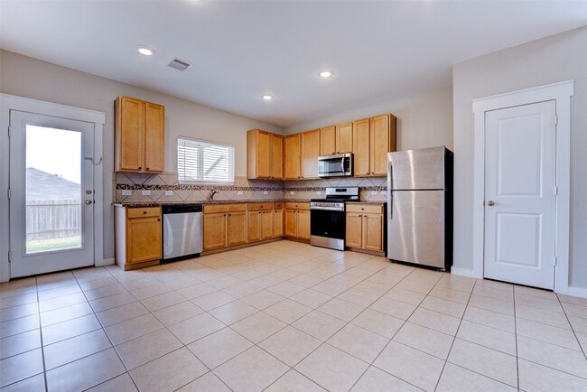 Building Photo - 40828 Mostyn Hill Dr