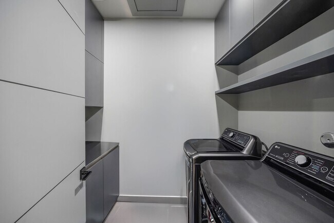 Building Photo - 908 White St