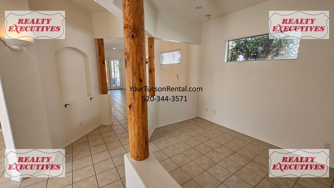 Building Photo - Sabino Springs - 2 bedroom, 2 bathrooms ho...