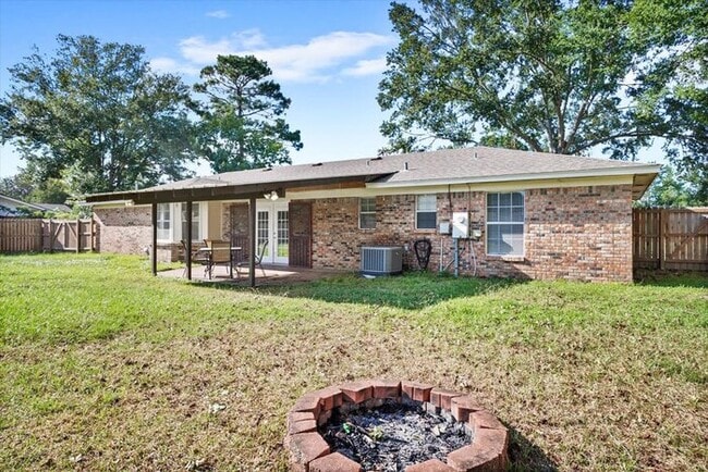 Building Photo - 2315 Robert Dr