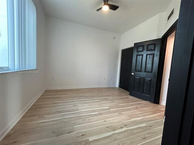 Building Photo - 2142 Van Buren St