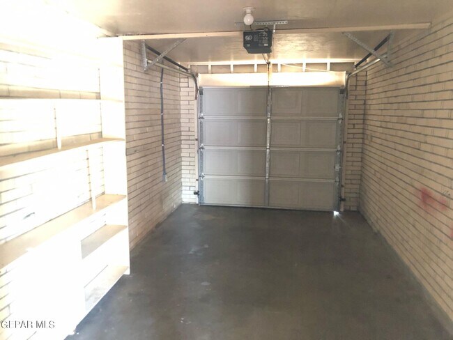 Building Photo - 10073 Kirwood St