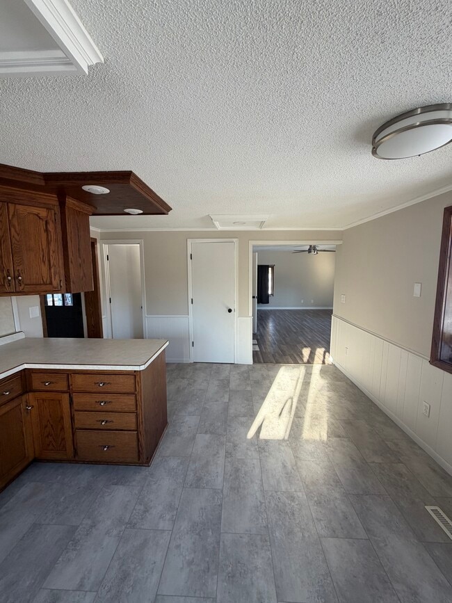 Building Photo - 7431 Lake Dr