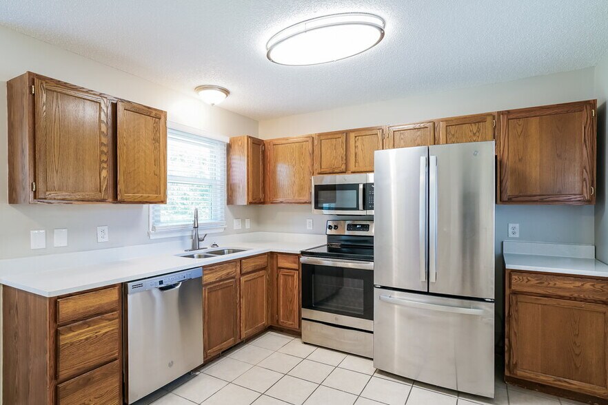 Building Photo - 4912 Matlock Ct