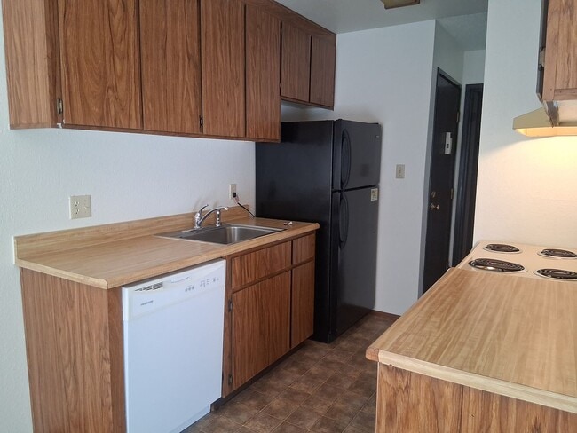 Building Photo - Cute One Bedroom With Swimming Pool, Club ...