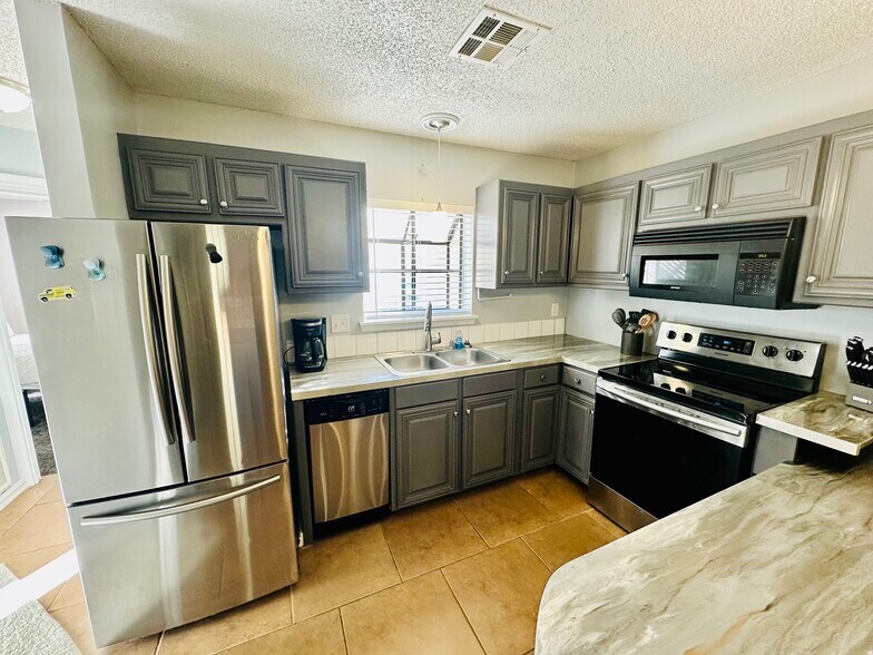 Building Photo - 110 Willow Branch Dr