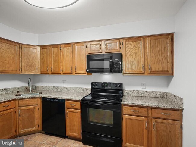 Building Photo - 8823 Rusland Ct
