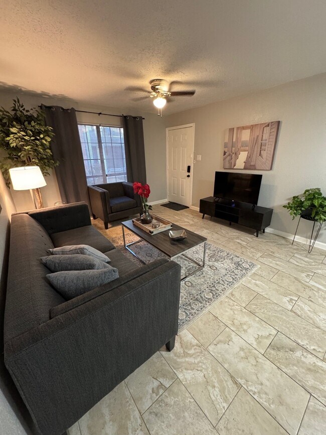 Building Photo - 3316 N MacGregor Way