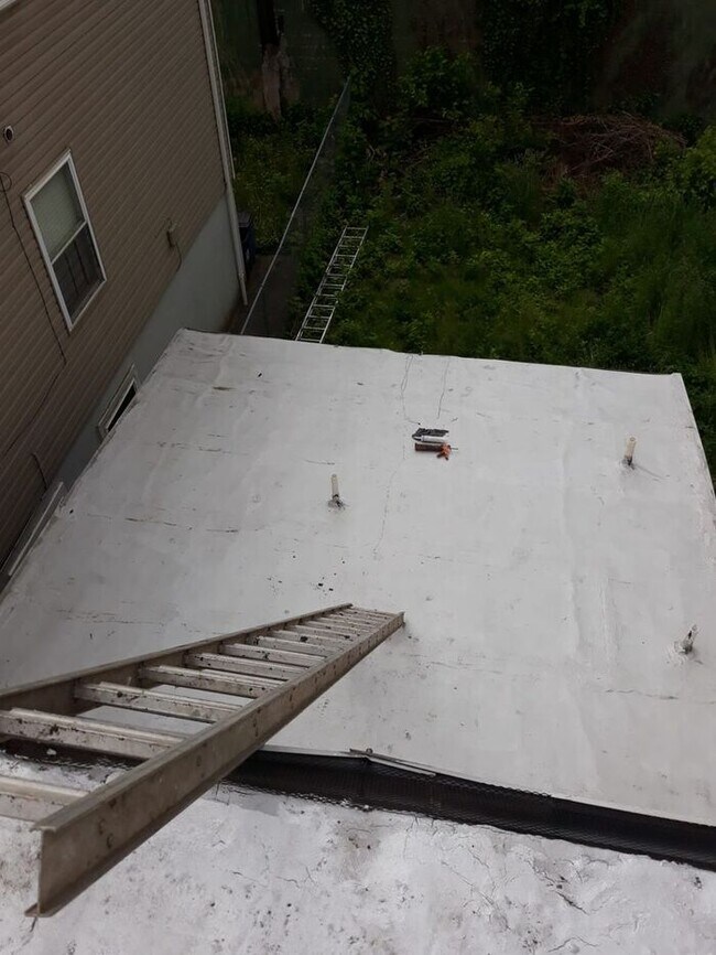 Building Photo - Under Renovation – Spacious Single-Family Home