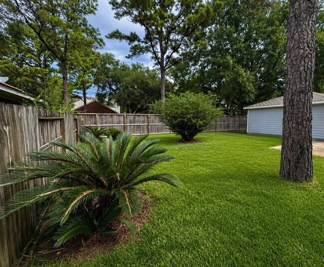 Building Photo - 16906 Scenic Lakes Way