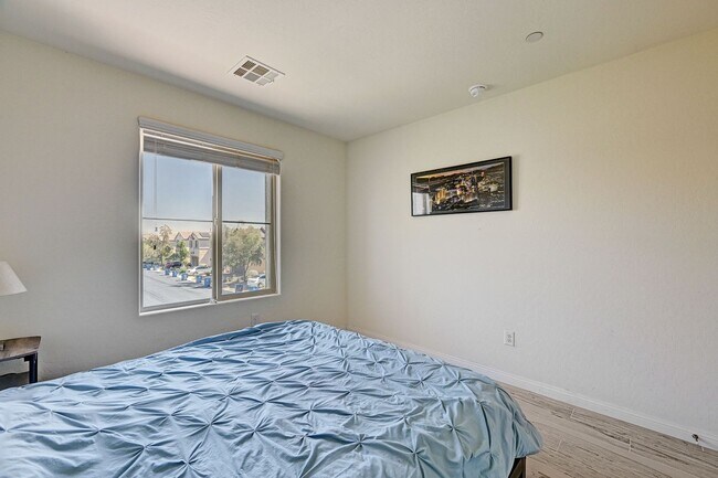 Building Photo - Stunning Southern Highlands three bedroom!