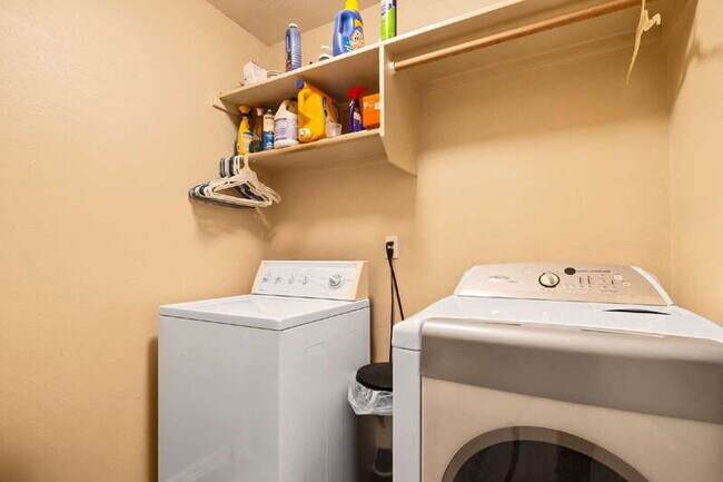 Building Photo - 2295 W Apgar Creek Dr