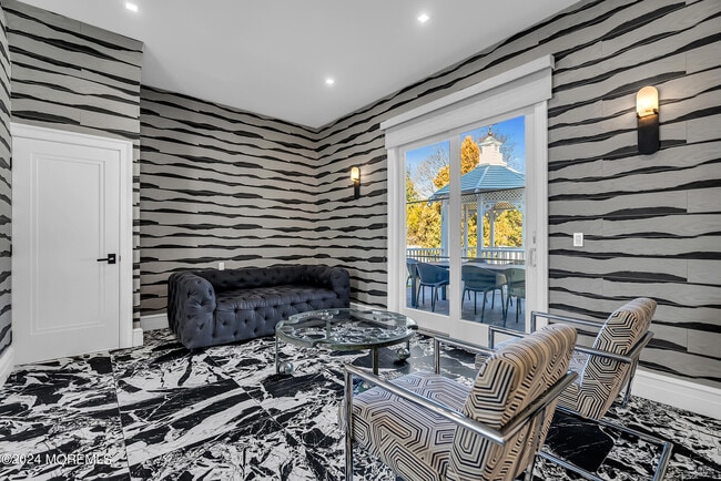 Building Photo - 215 Hollywood Ave