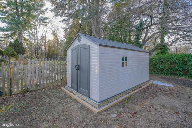 Building Photo - 245 Barclay Cir