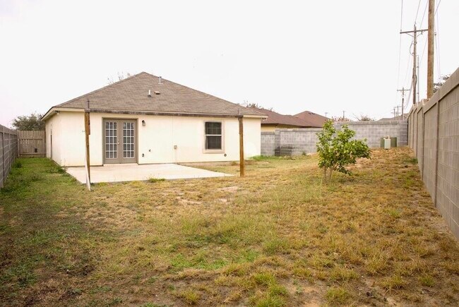 Building Photo - 427 Peyramale Ct