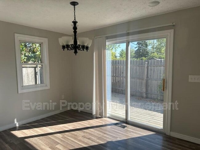 Building Photo - 955 Chelsea Ave