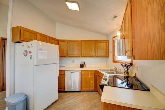 Building Photo - OFF SEASON RENTAL Topsail Island Furnished...