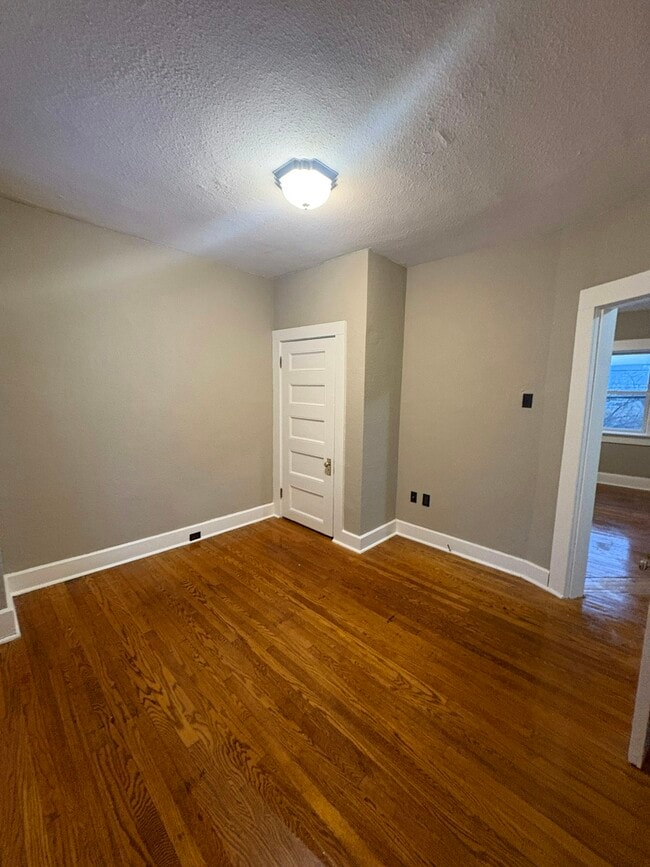 Building Photo - 509 Monroe Ave