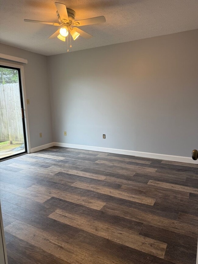 Building Photo - Charming 2 Bedroom, 1 Bath Duplex in Maryv...