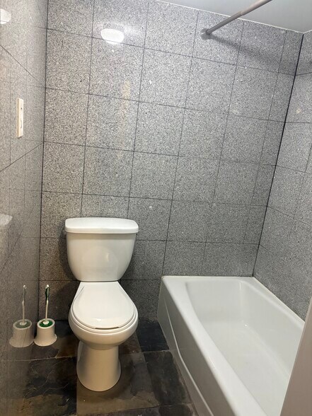 Building Photo - 4002 Massie Ave