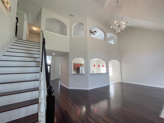 Building Photo - 2126 Winding Hollow Dr