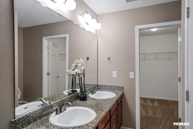 Building Photo - Charming 4BR House in Whitsett