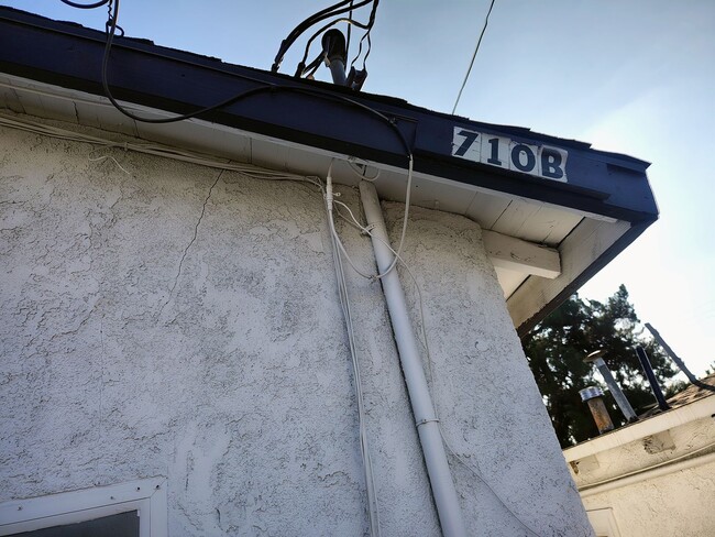 Building Photo - Cozy 1 Bedroom 1 Bathroom Unit in Oildale Now Available!