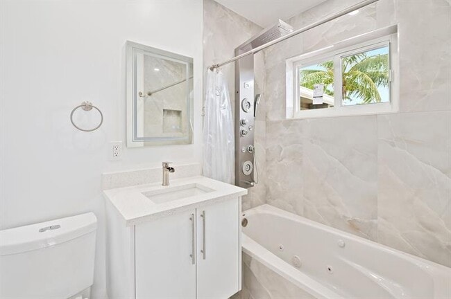Building Photo - 121 Almar Dr