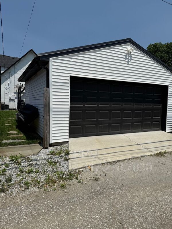 Building Photo - 1217 Hoyt Ave