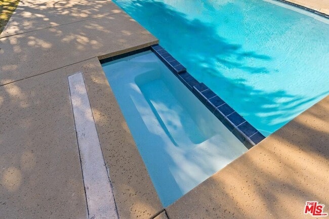 Building Photo - 17117 Weddington St