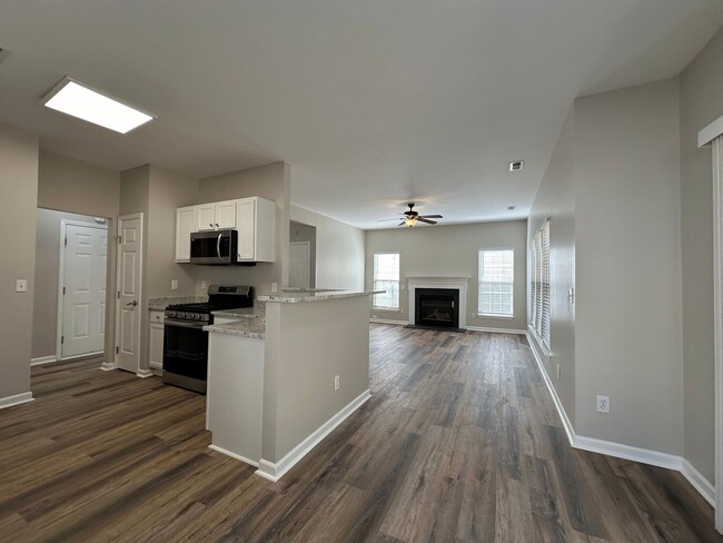 Building Photo - Completely renovated home located in Five ...