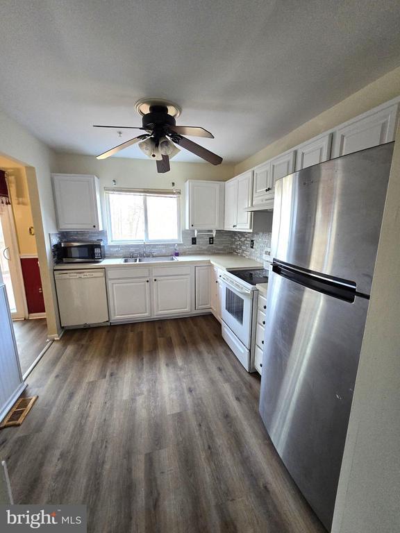 Building Photo - 55 Beaver Pond Cir