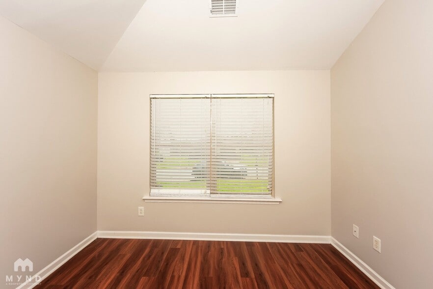 Building Photo - 70 Briar Ridge Ln
